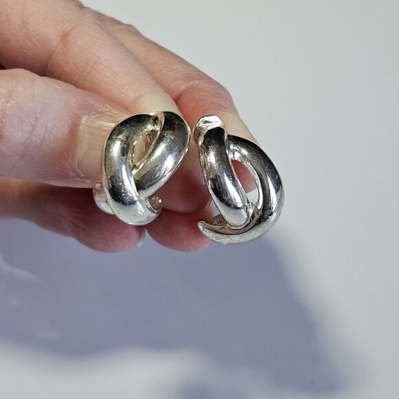TJG The Jewelry Group Vintage Silver Tone Clip On Abstract Swirl Earrings - Picture 1 of 9